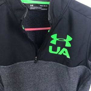 Never worn under Armour performance pull over